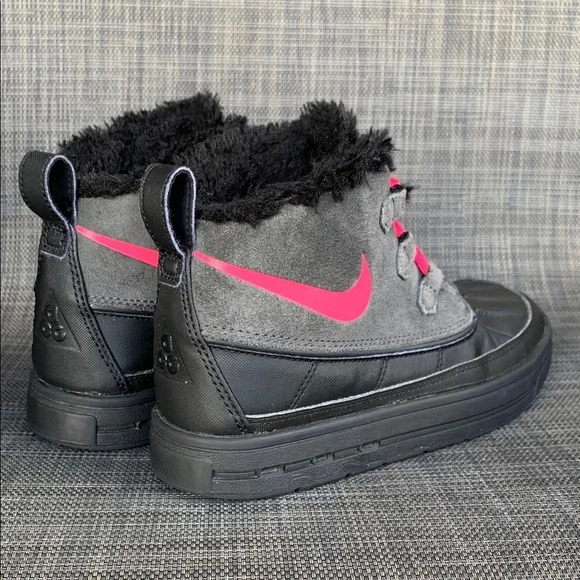 Nike Woodside Chukka 2 Boots Waterproof Plush Lined Shoes Junior Girls size 3